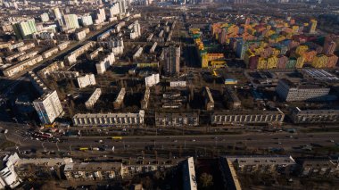 Güzel kuş gözü fotoğrafı. Drone üzerinde yapılmıştır. Yükseklikten arazi