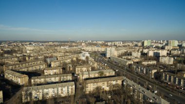 Güzel kuş gözü fotoğrafı. Drone üzerinde yapılmıştır. Yükseklikten arazi