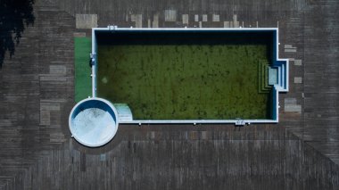 Güzel kuş gözü fotoğrafı. Drone üzerinde yapılmıştır. Yükseklikten arazi