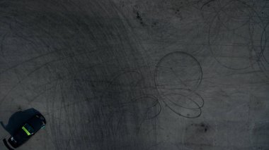 Güzel kuş gözü fotoğrafı. Drone üzerinde yapılmıştır. Yükseklikten arazi