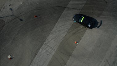 Güzel kuş gözü fotoğrafı. Drone üzerinde yapılmıştır. Yükseklikten arazi