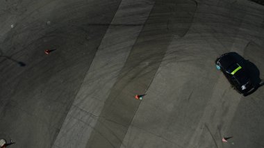 Güzel kuş gözü fotoğrafı. Drone üzerinde yapılmıştır. Yükseklikten arazi