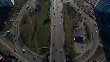 Güzel kuş gözü fotoğrafı. Drone üzerinde yapılmıştır. Yükseklikten arazi