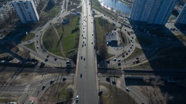 Güzel kuş gözü fotoğrafı. Drone üzerinde yapılmıştır. Yükseklikten arazi