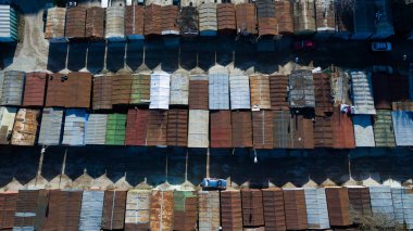 Güzel kuş gözü fotoğrafı. Drone üzerinde yapılmıştır. Yükseklikten arazi