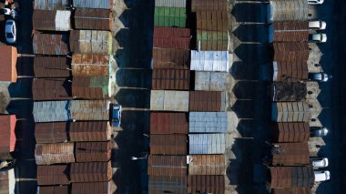 Güzel kuş gözü fotoğrafı. Drone üzerinde yapılmıştır. Yükseklikten arazi