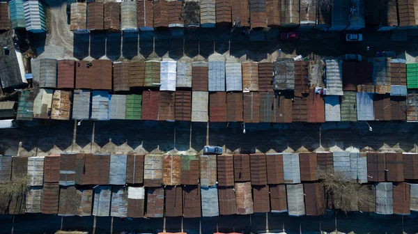 Güzel kuş gözü fotoğrafı. Drone üzerinde yapılmıştır. Yükseklikten arazi