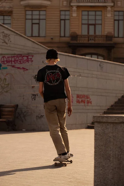 Young Guys Stylish Clothes Ride Skateboard Park — 스톡 사진