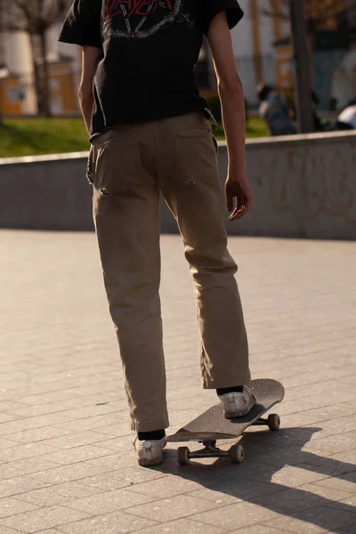 Young Guys Stylish Clothes Ride Skateboard Park — 스톡 사진