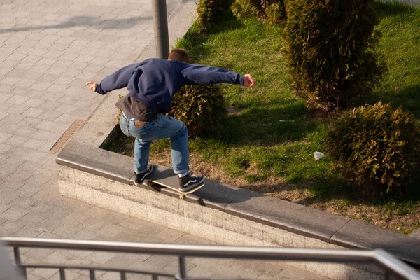 Young Guys Stylish Clothes Ride Skateboard Park — 스톡 사진