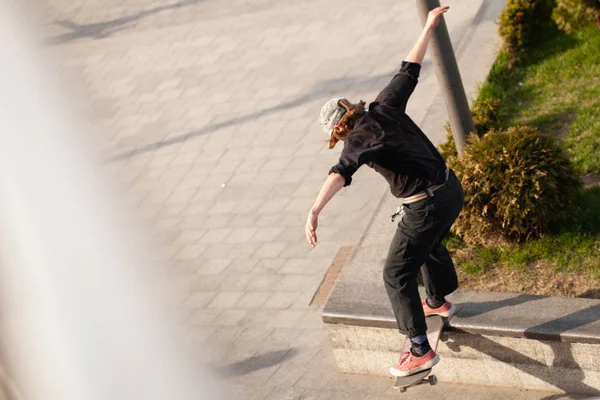 Young Guys Stylish Clothes Ride Skateboard Park — ストック写真