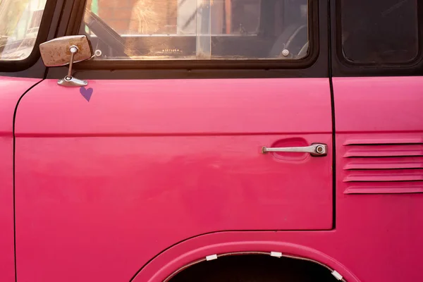 Ретро Рожевий Автомобіль Крупним Планом — стокове фото