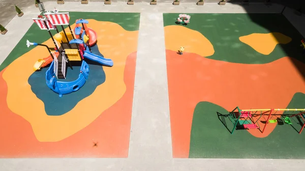Kinderspielplatz Aus Der Höhe Auf Der Straße — Stockfoto