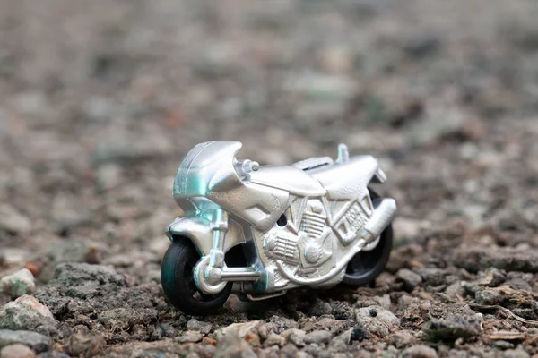 Маленький Іграшковий Сірий Спортивний Велосипед — стокове фото