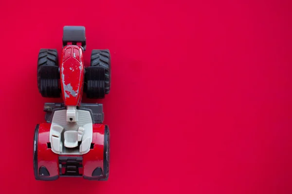 ปของรถของเล นบนพ นหล แดง — ภาพถ่ายสต็อก
