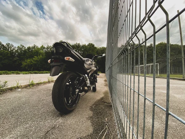 Schwarzes Motorrad Auf Der Straße — Stockfoto
