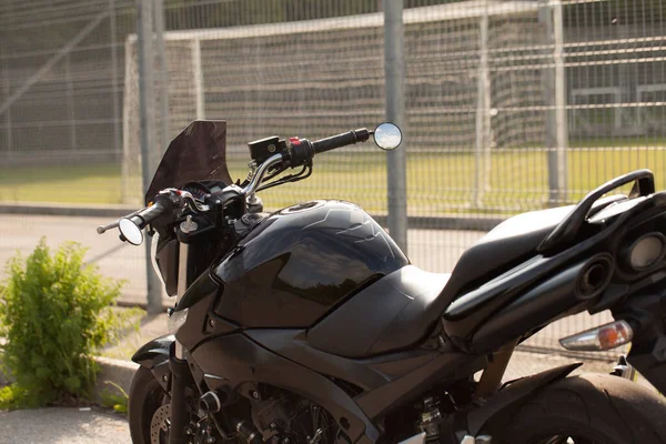 Черный Мотоцикл Крупным Планом Улице — стоковое фото