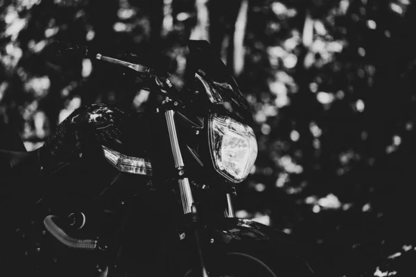 Deportes Motocicleta Negra Sobre Fondo Una Pared Gris Subterránea Estudio — Foto de Stock