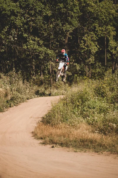 Corse Motociclistiche Fondo Estate Nella Foresta — Foto Stock