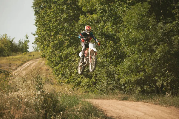 Cross Country Corridas Moto Verão Floresta — Fotografia de Stock