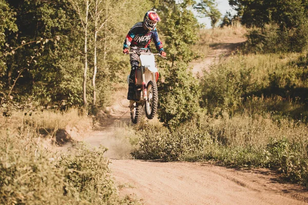 Cross Country Corridas Moto Verão Floresta — Fotografia de Stock