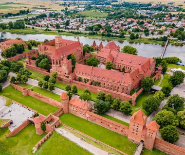 Polonya 'daki Malbork Kalesi' nin havadan görünüşü
