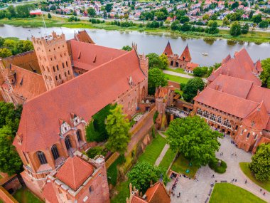 Polonya 'daki Malbork Kalesi' nin havadan görünüşü