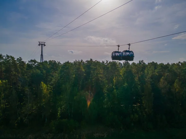 Cable car in Druskininkai from city center to snow arena over river of Nemunas — Stock Photo, Image