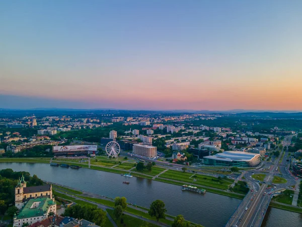 Letecký pohled na město Krakov v Polsku při západu slunce — Stock fotografie