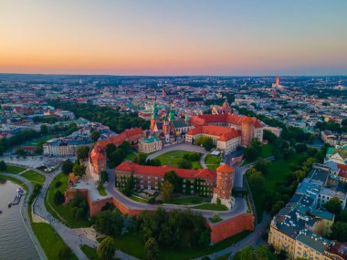 Polonya 'nın Krakow kentindeki Wawel şatosunun hava manzarası