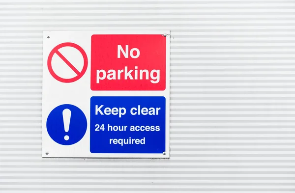 Kein Parken auf Privatgrundstück Parkplatz kein Wendezeichen — Stockfoto