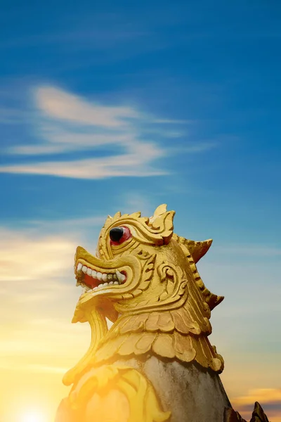 Beautiful Golden Lion Sculpture Beautiful Sky Mountain Phra Doi Kong — Stock Photo, Image