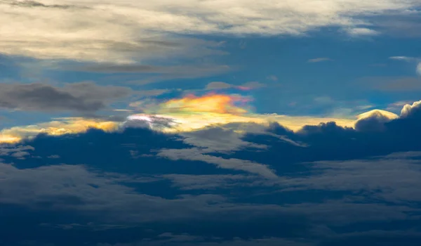 Beautiful Irisation Rainbow Clouds Sky Beautiful Nuvens Coloridas Céu Nublado — Fotografia de Stock