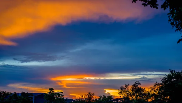 Vacker Irisation Regnbåge Moln Sky Beautiful Färgglada Moln Mulen Himmel — Stockfoto