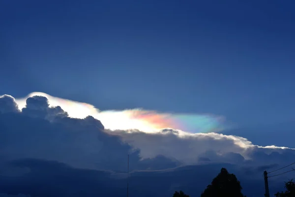 Beautiful Irisation Rainbow Clouds Sky Beautiful Πολύχρωμα Σύννεφα Στον Συννεφιασμένο — Φωτογραφία Αρχείου