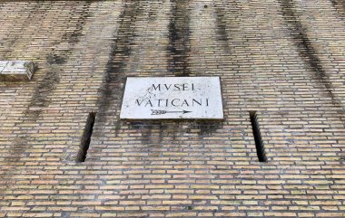 MVSEI VATICANI - Vatikan 'ın Vatikan City, Roma, İtalya' daki duvarlarında Vatikan Müzeleri mermer tabelaları