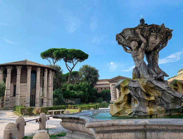 Piazza Bocca Della Verit Ancient Real Hercules Victor Fountain Tritons — стоковое фото