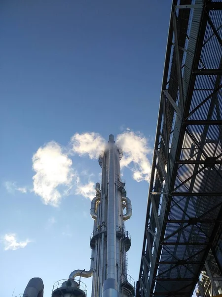 Fabrikadaki alkol sütunu