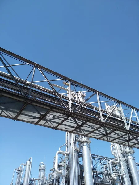 Fabrika boru hattı yüksekliği