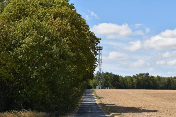 Fransız kırsalında bir kule