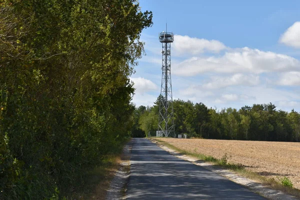 Fransız kırsalında bir kule