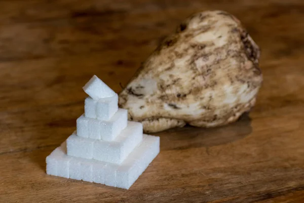 Masanın üzerinde şeker pancarı