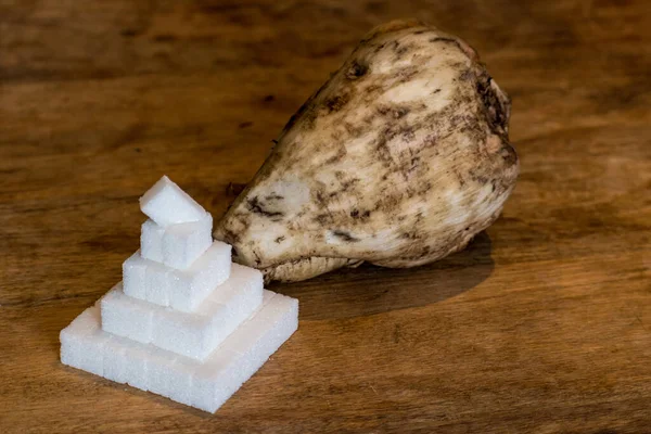 Masanın üzerinde şeker pancarı