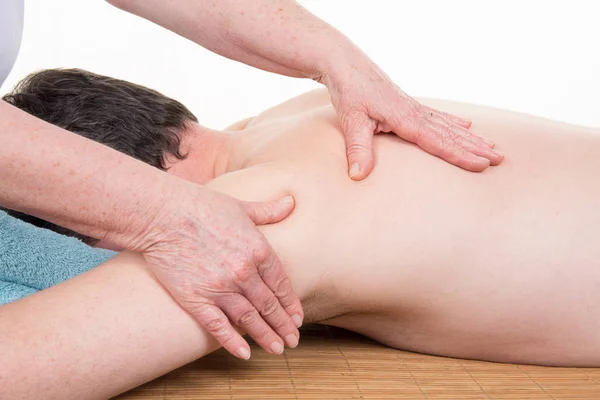 Homem Recebendo Massagem Nas Costas Mulher Massagista Centro Spa — Fotografia de Stock