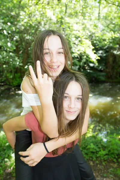 Pretty Teenager Girl Piggyback Summer Day — Stock Photo, Image