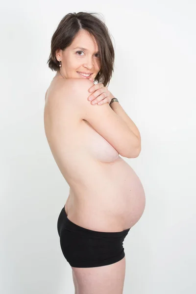 Profil Porträtt Topless Vacker Gravid Kvinna Poserar Isolerade Vit Grå — Stockfoto