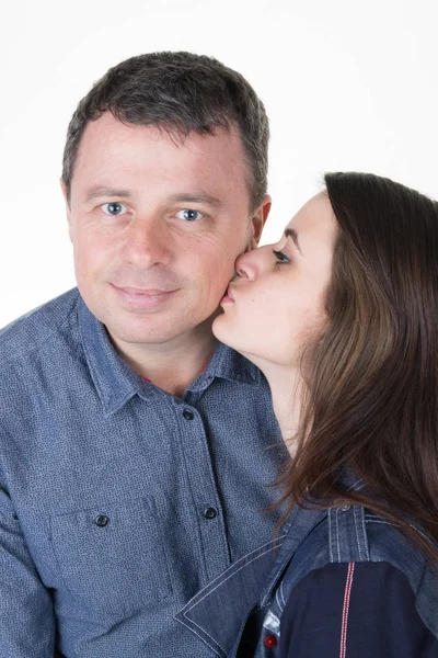 Retrato Padre Niña Hija Beso Con Ternura — Foto de Stock