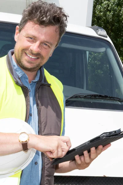 Portret Van Courier Met Digitale Tablet Leveren Van Pakket — Stockfoto