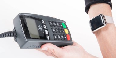 Müşteri seyretmek telefon tarafından fatura ödeme