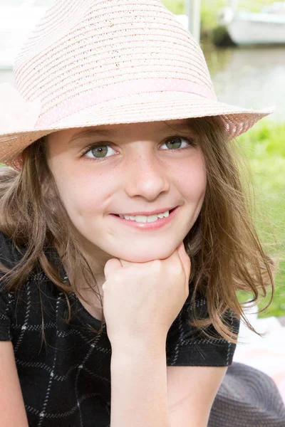 Encantador Menina Bonita Criança Com Chapéu Verão — Fotografia de Stock